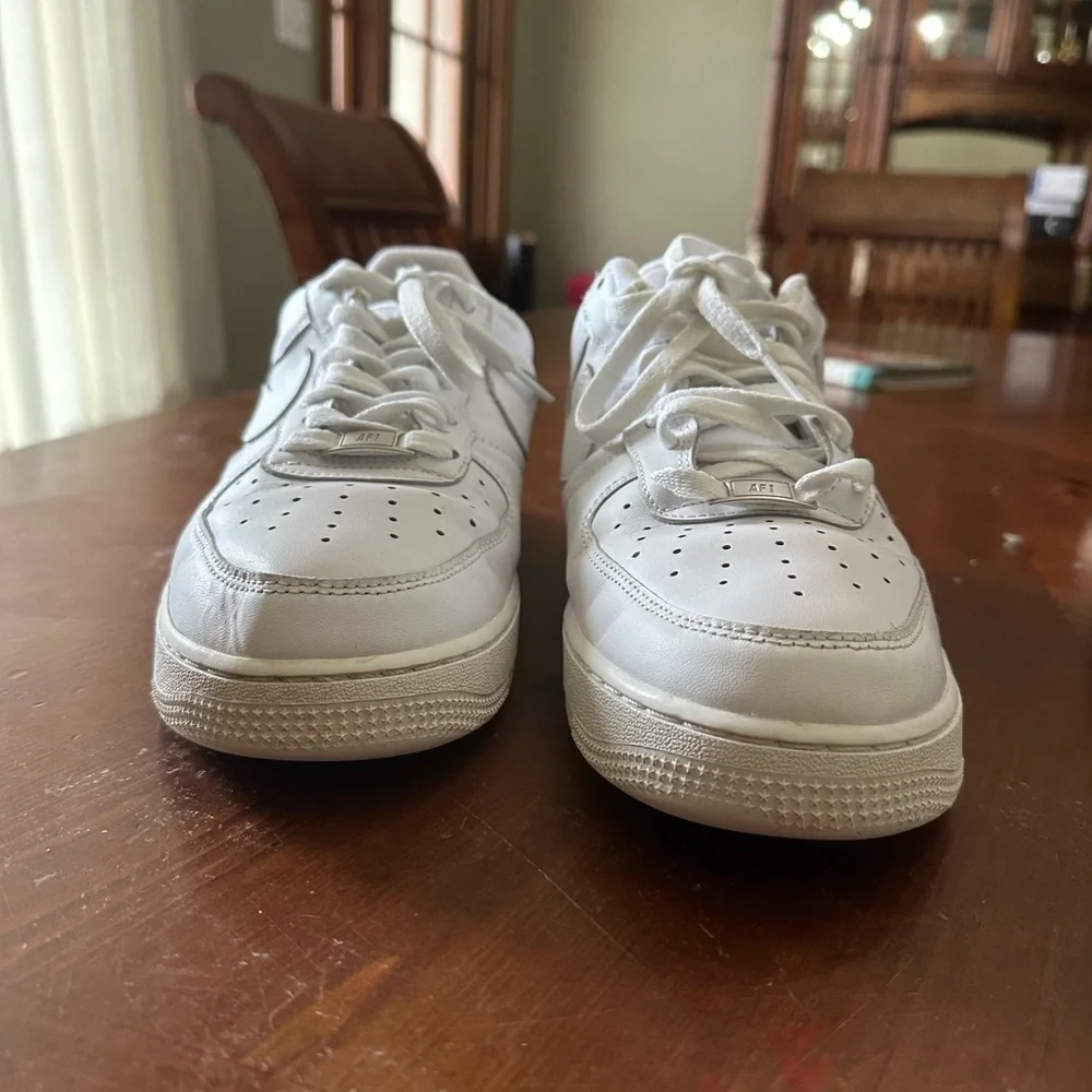 Men Nike Airforce 1s